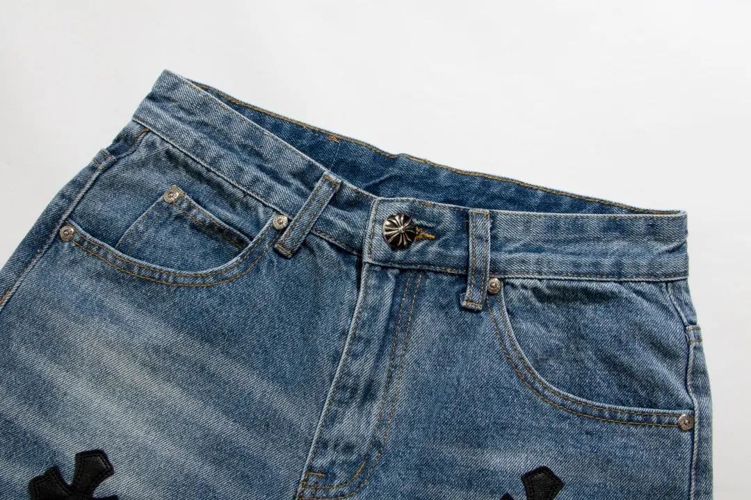 P206 [Next day] Chrome Heart Cross patch leather jeans Top heavy washing process Calf leather laser cut cross Distressed silver hardware Straight version slimming the upper body High-end customized version Official guide price: ***** Color: blue and black leather Size: 28 30 32 34 (s-XL) Detailed sizes can be found in Figure 9